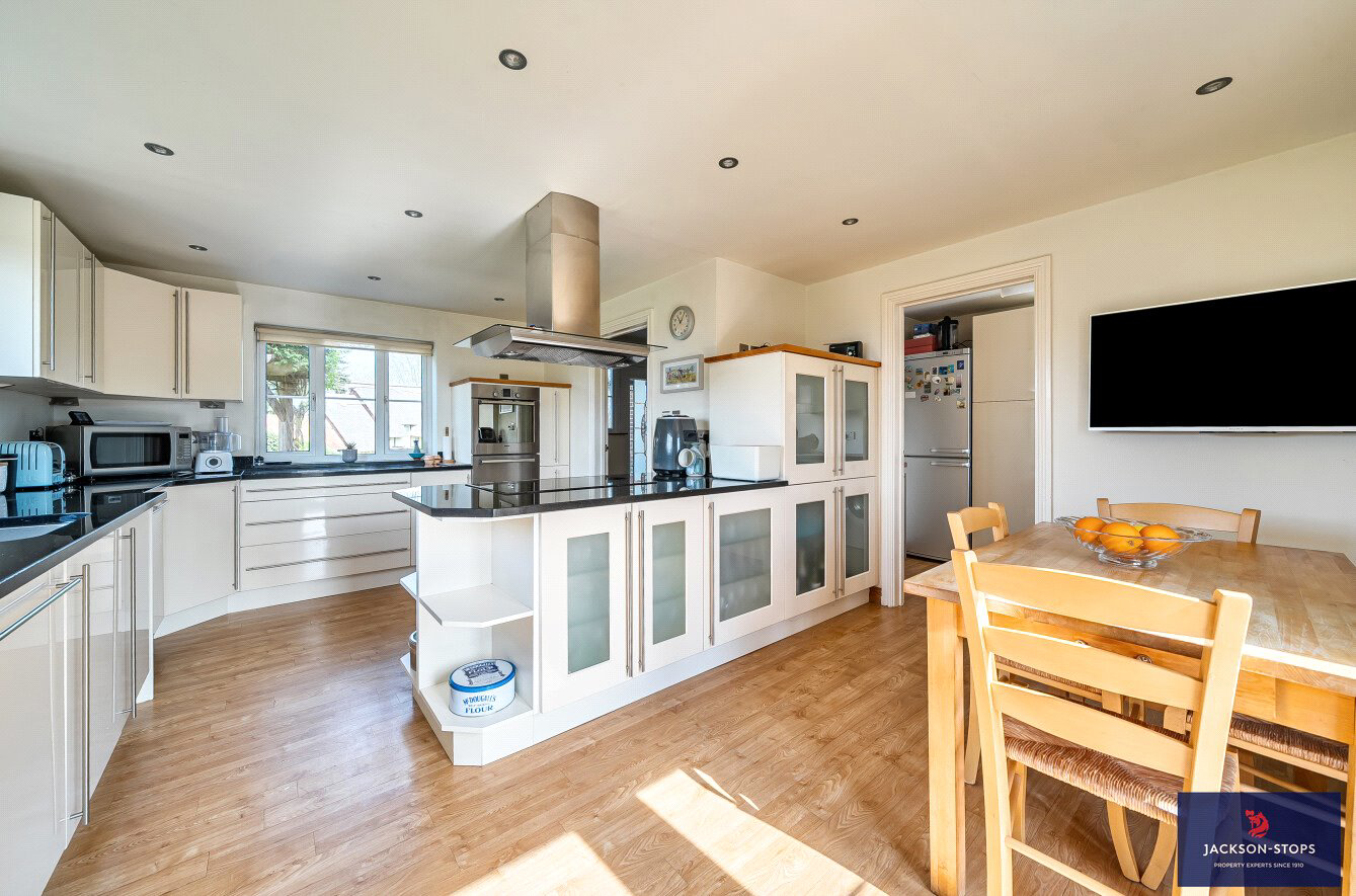 Ivy Lane, Great Brickhill, Buckinghamshire, MK17, photo 3