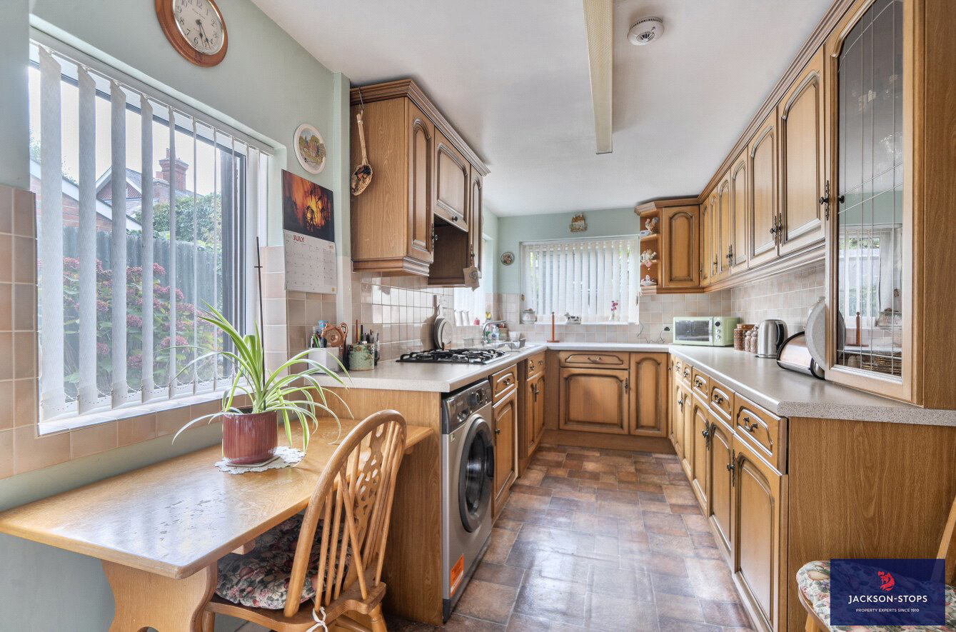 Mentone Avenue, Aspley Guise, Bedfordshire, MK17, photo 3