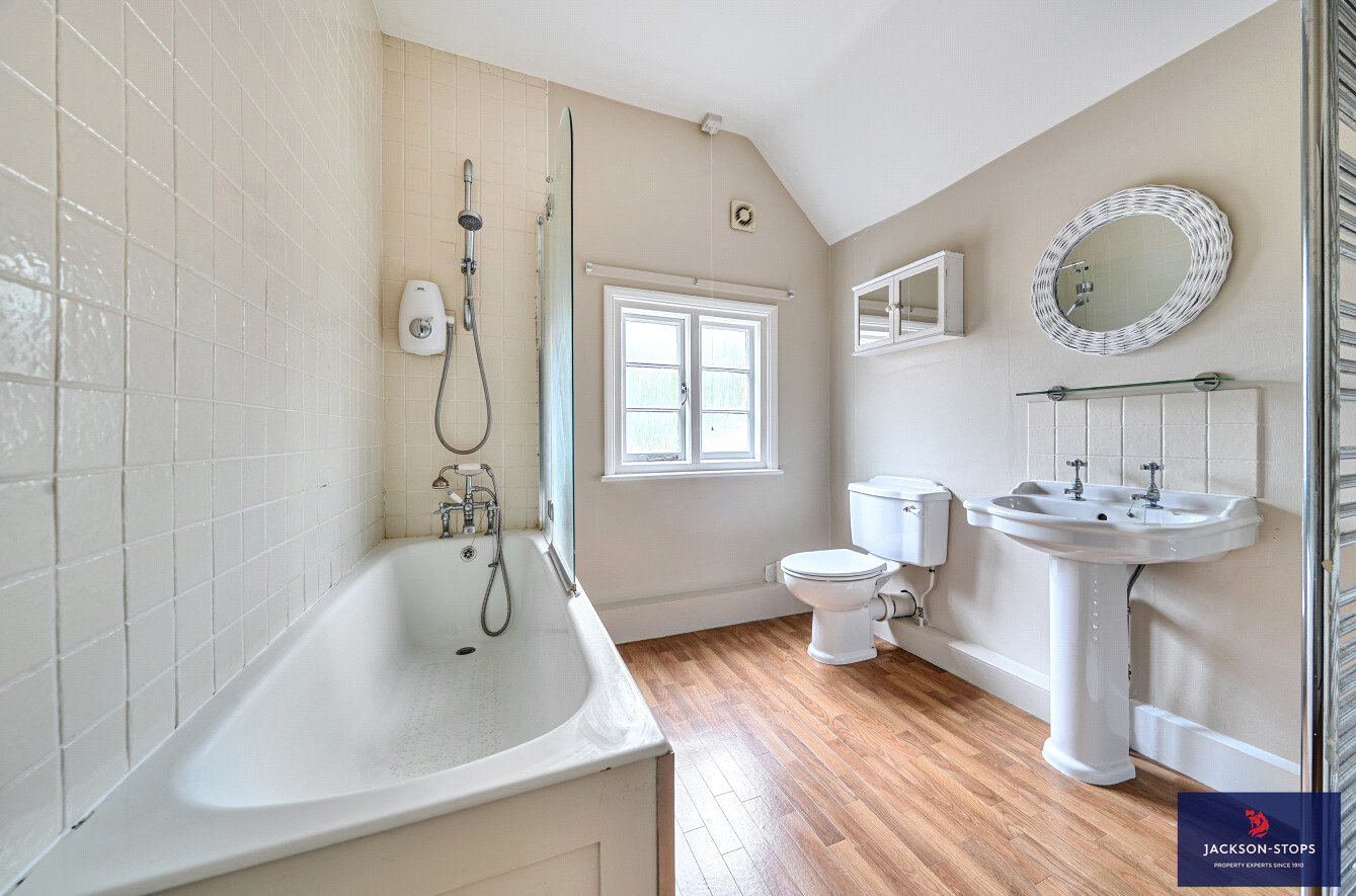 Dukes Cottages, Watling Street, Little Brickhill, Buckinghamshire, MK17, photo 8
