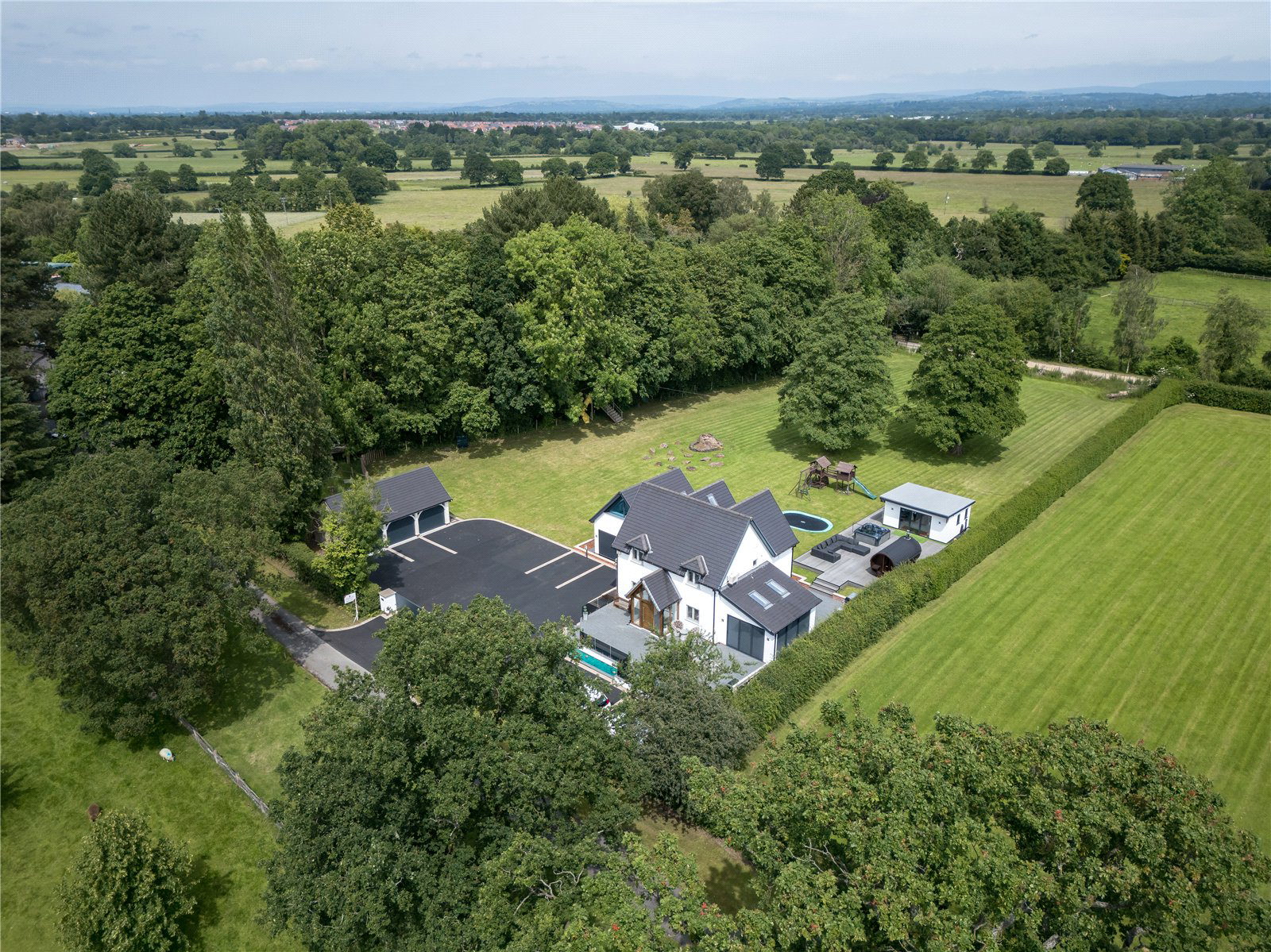 Wilmslow Road, Prestbury, Cheshire, SK10, photo 3