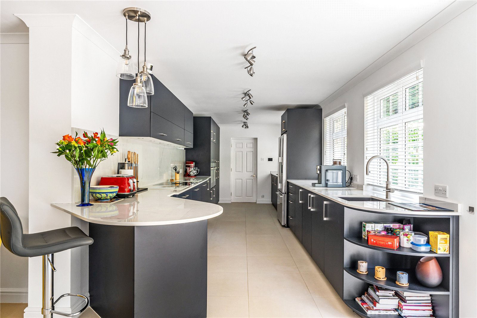 Slines Oak Road, Woldingham, Caterham, Surrey, CR3, photo 2
