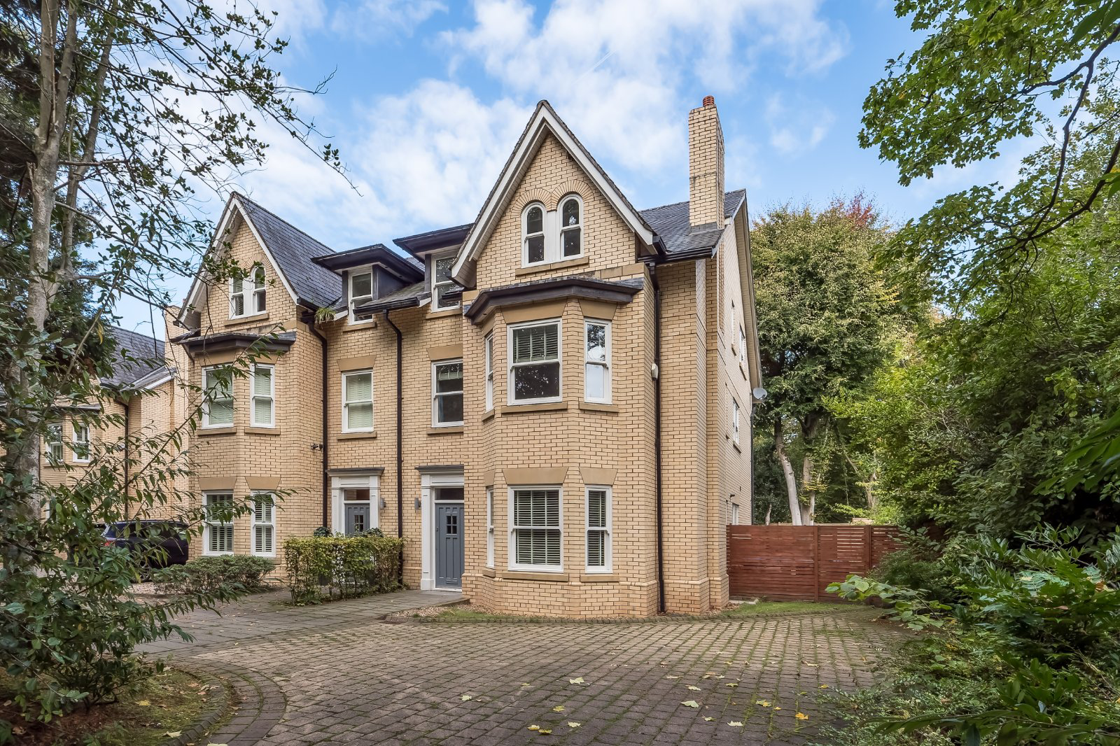 Bradgate Road, Altrincham, WA14