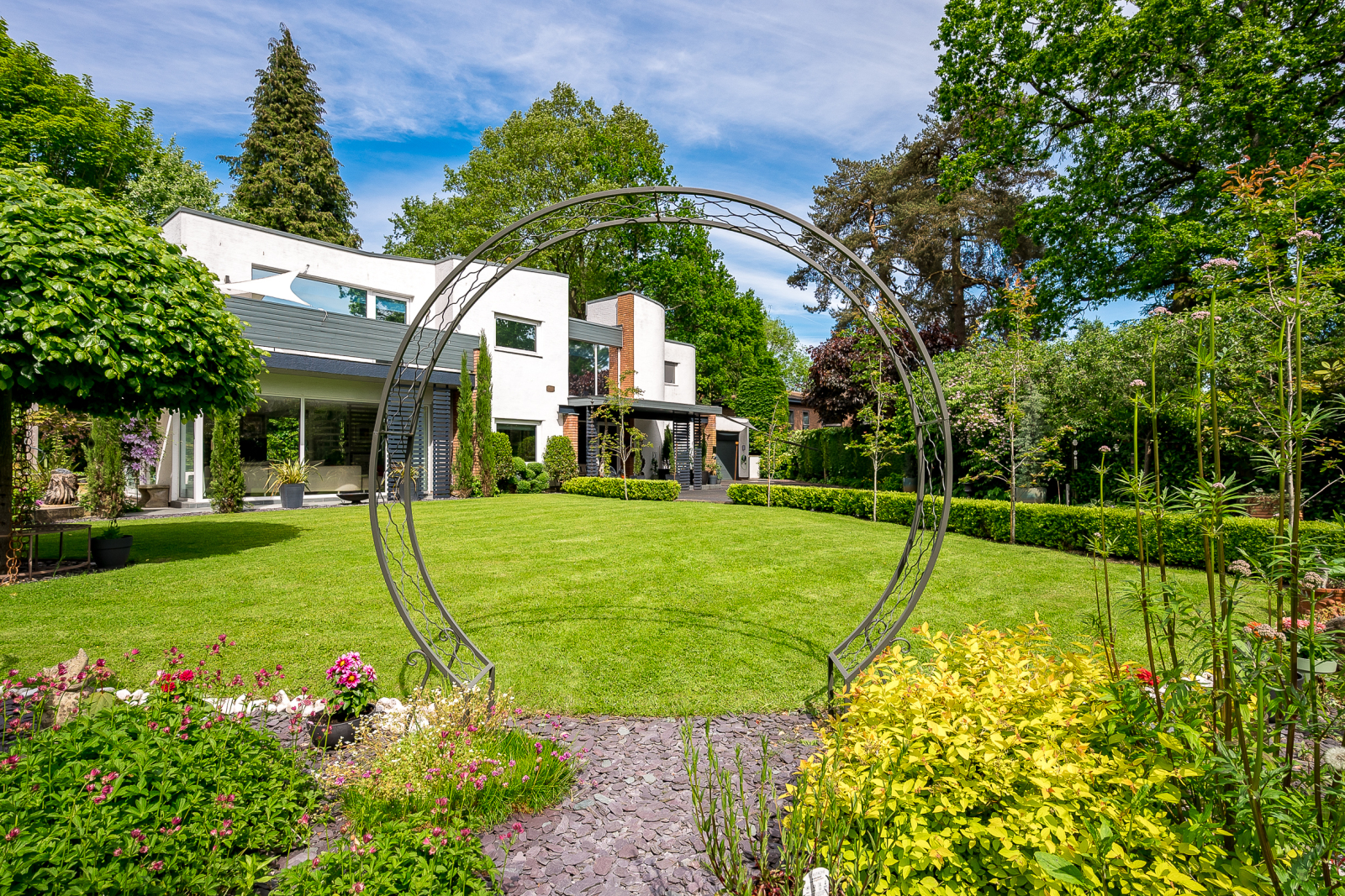 Broad Lane, Hale, WA15, photo 2