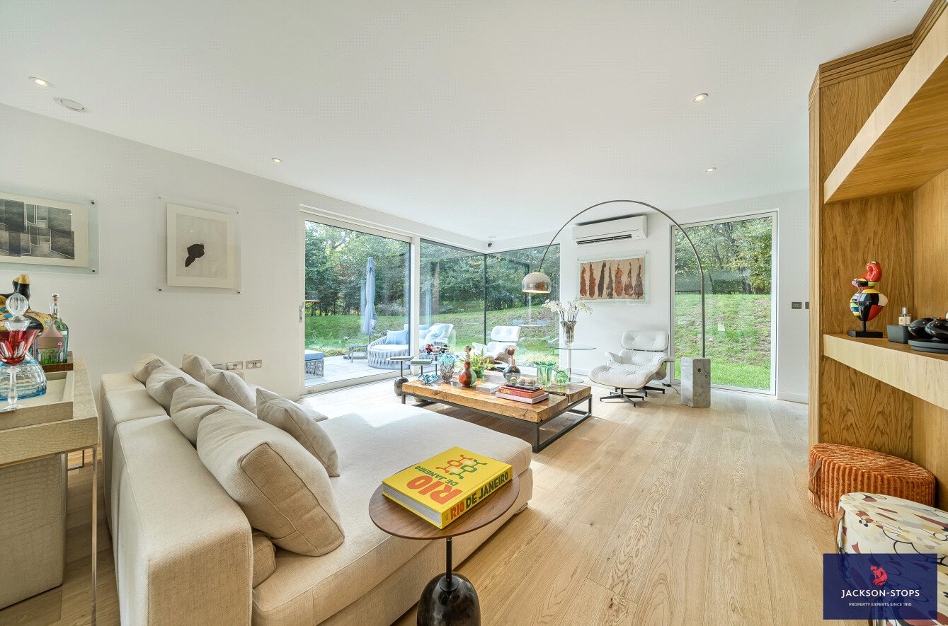 The Woods, Woburn Road, Heath & Reach, Bedfordshire, LU7, photo 5