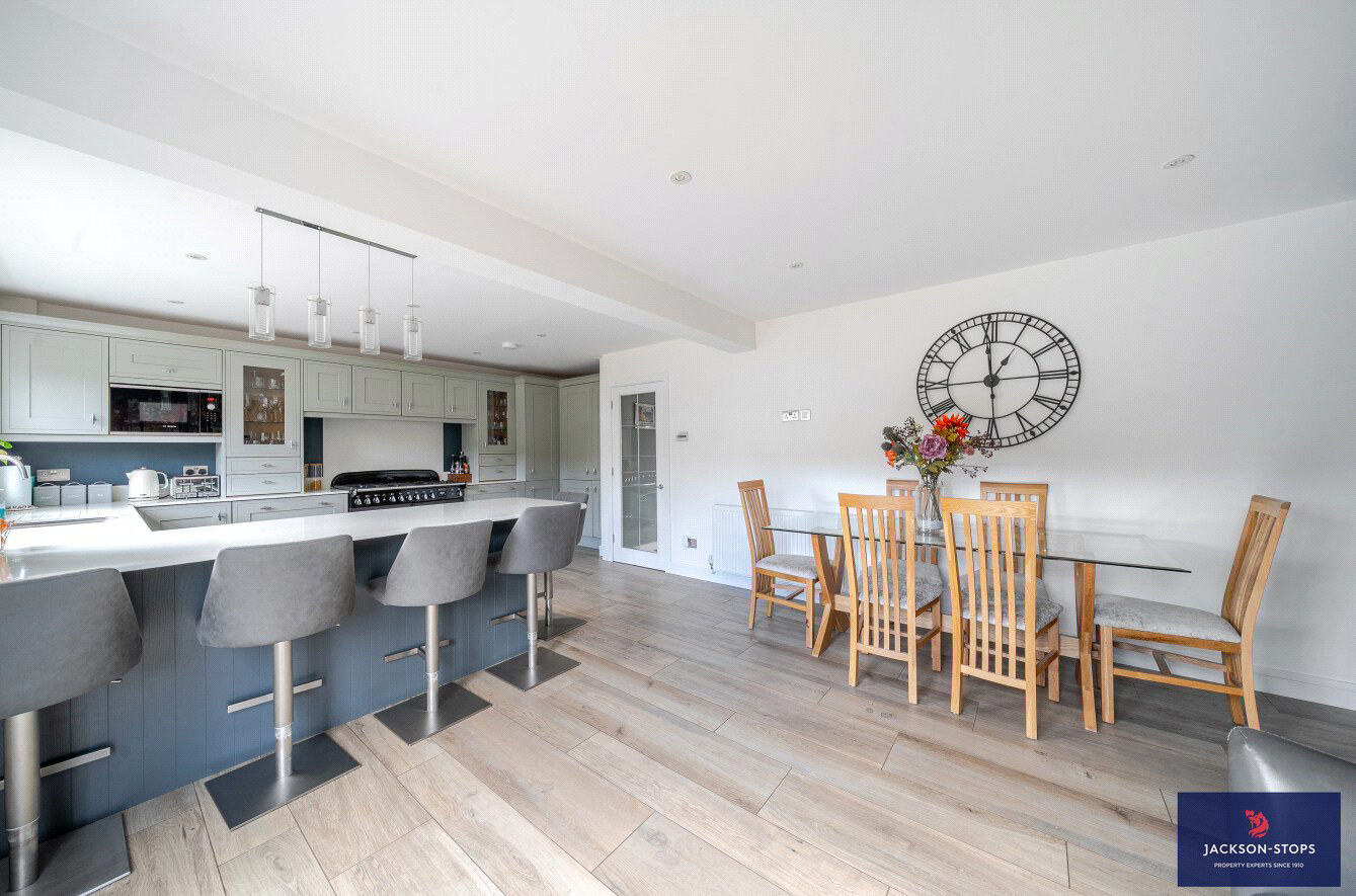 Stratford Close, Toddington, Central Bedfordshire, LU5, photo 3