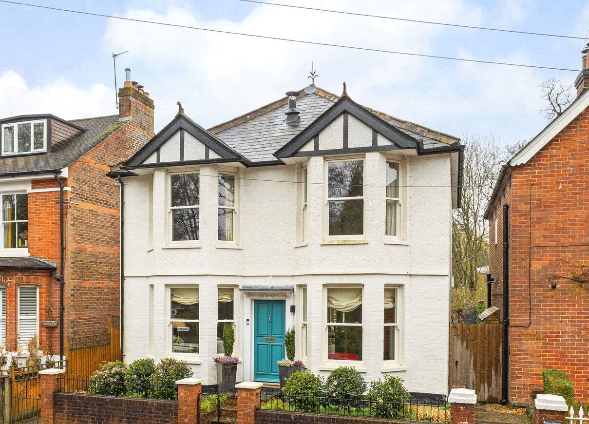 Chichester Road, Midhurst, West Sussex, GU29