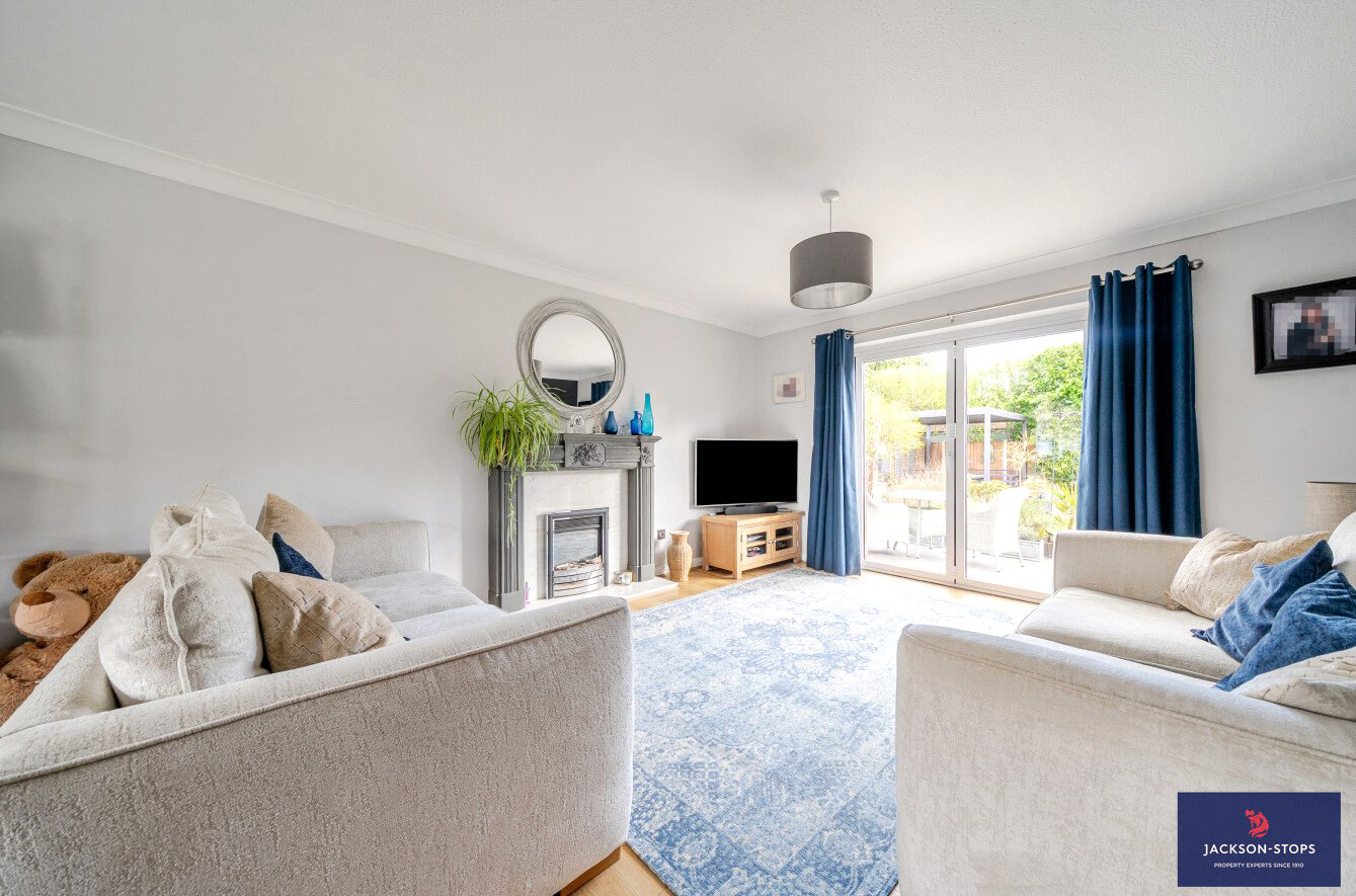 Stratford Close, Toddington, Central Bedfordshire, LU5, photo 7