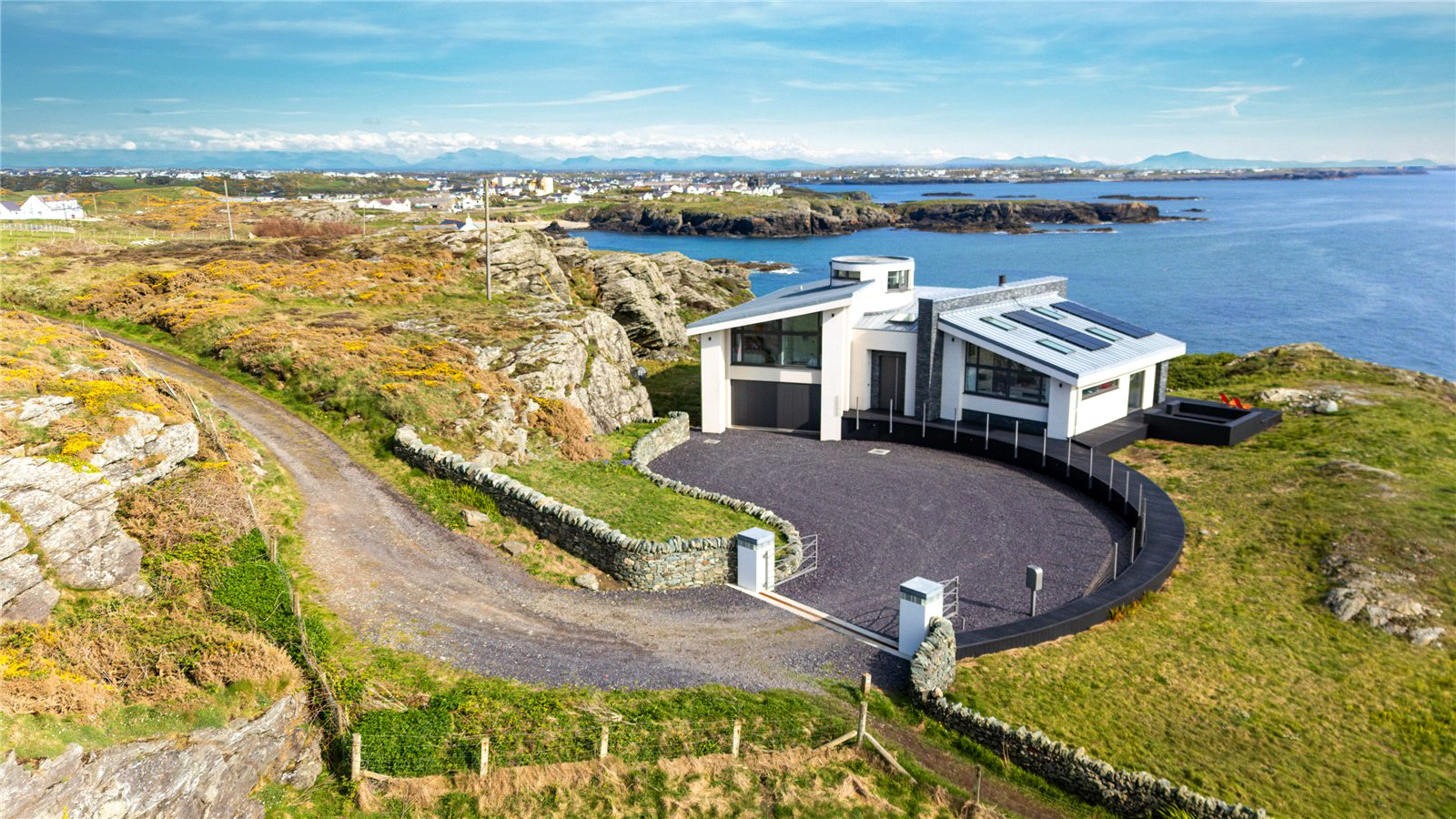 Lon Isallt, Trearddur Bay, Holyhead, Anglesey, LL65, photo 4