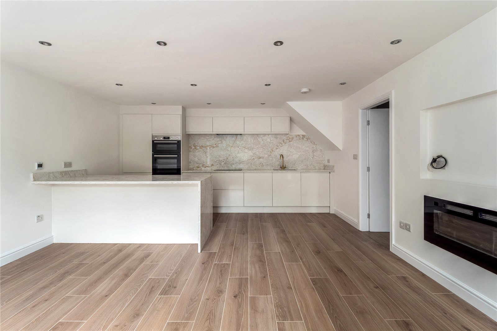 Saddleback Drive, Castle Hill, Prestbury, Cheshire, SK10, photo 2