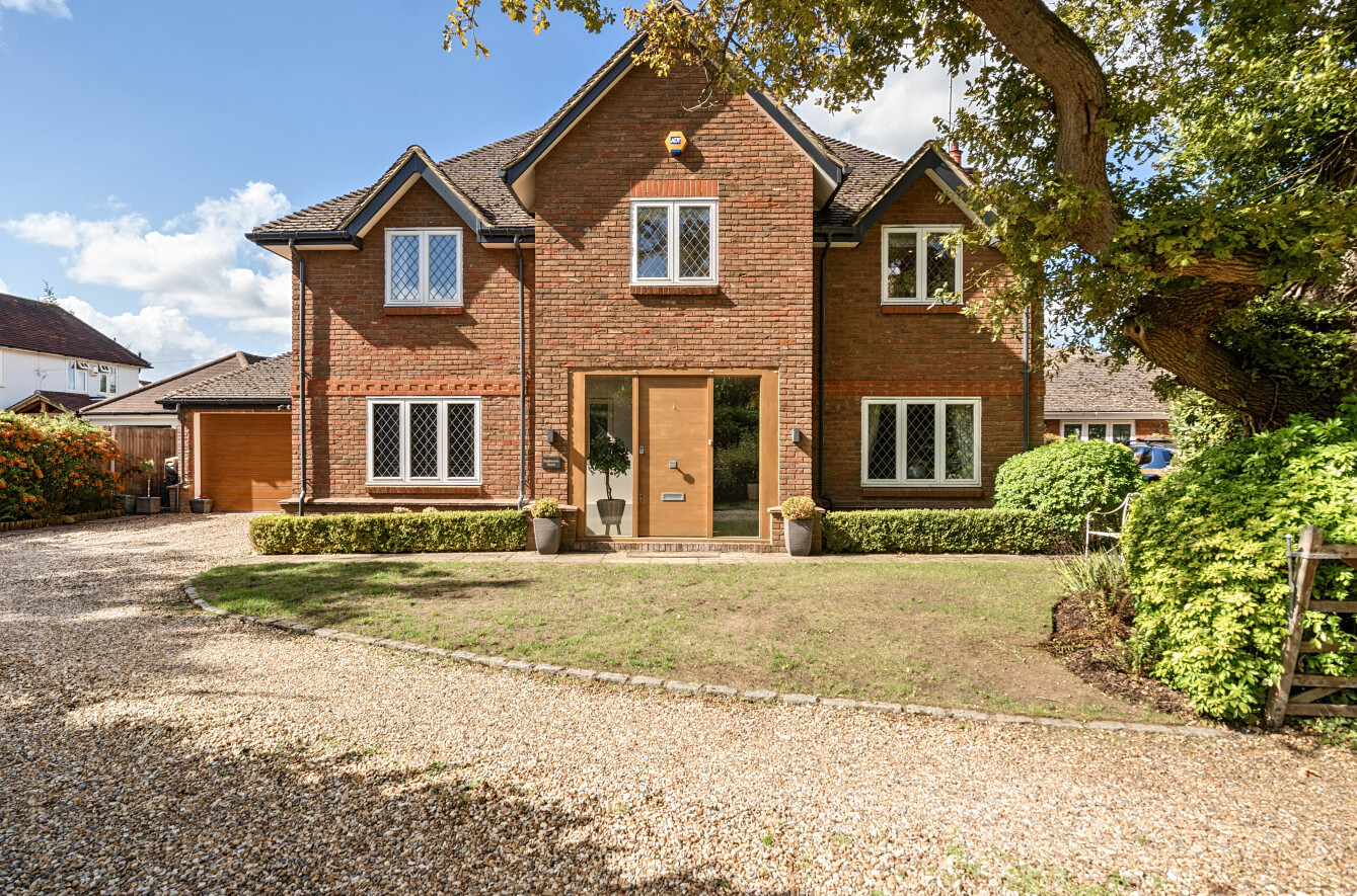 Waterperry Lane, Chobham, Woking, GU24