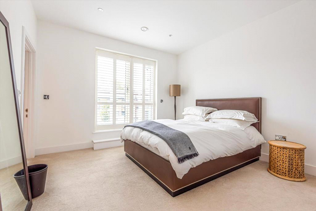 Vickers Close, Longcross, Surrey, KT16, photo 6