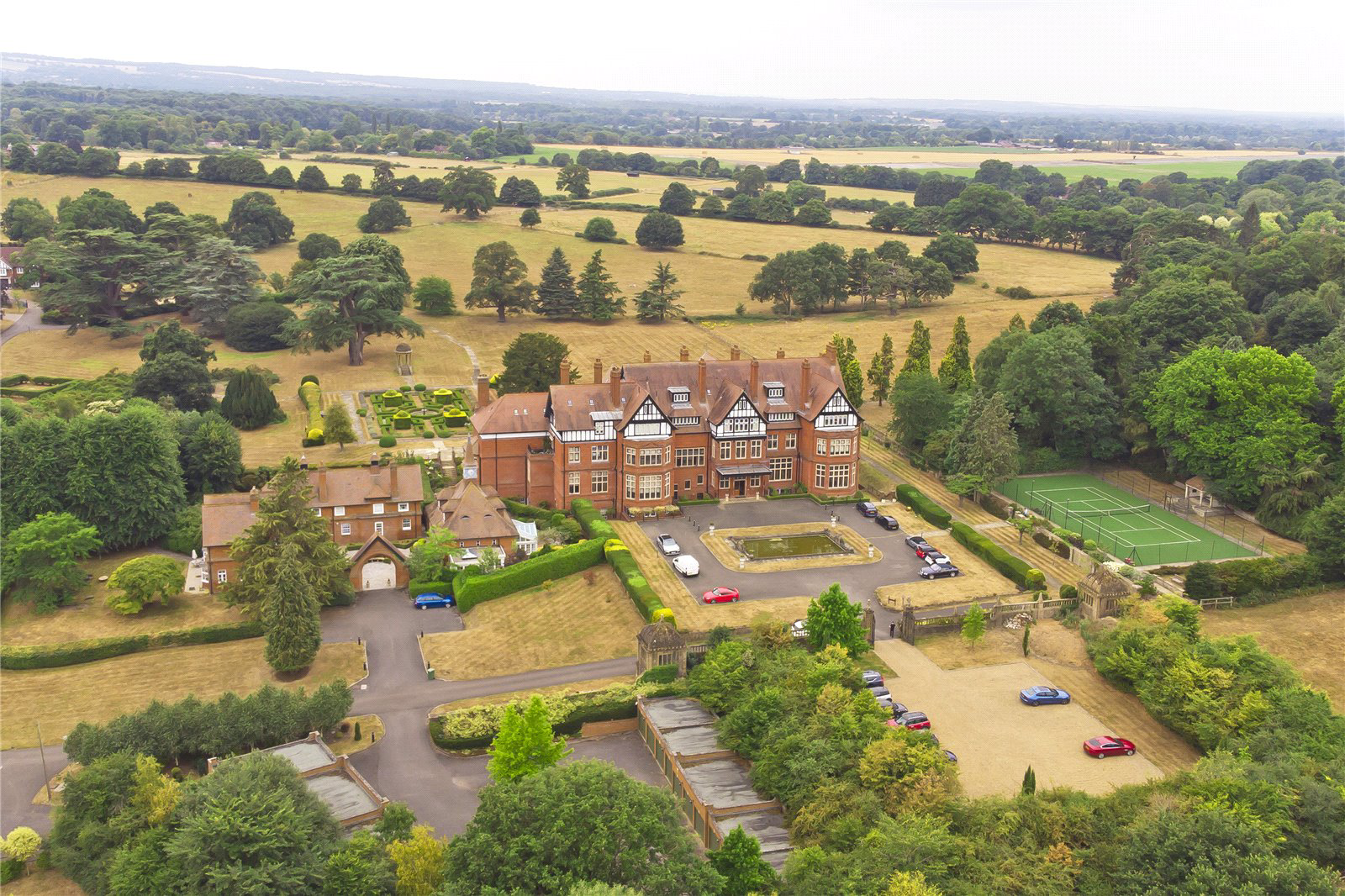 Hatchford Manor, Ockham Lane, Cobham, KT11, photo 2