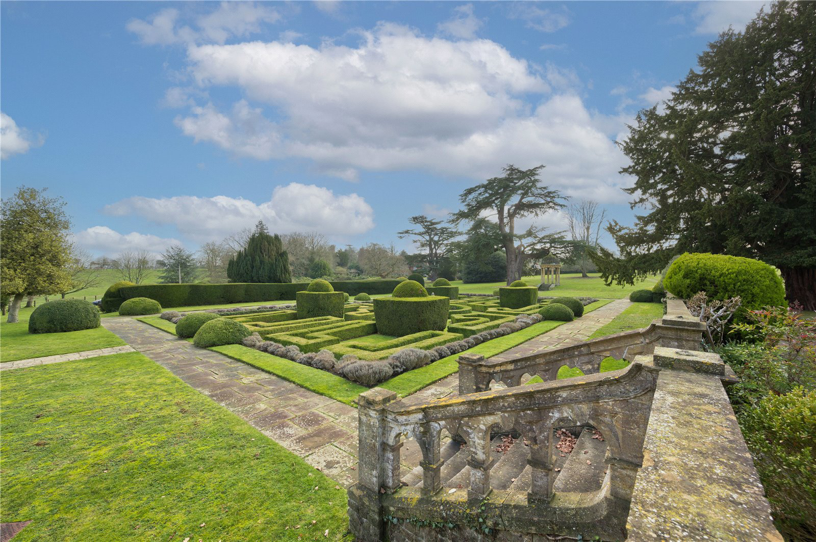 Hatchford Manor, Ockham Lane, Cobham, KT11, photo 23