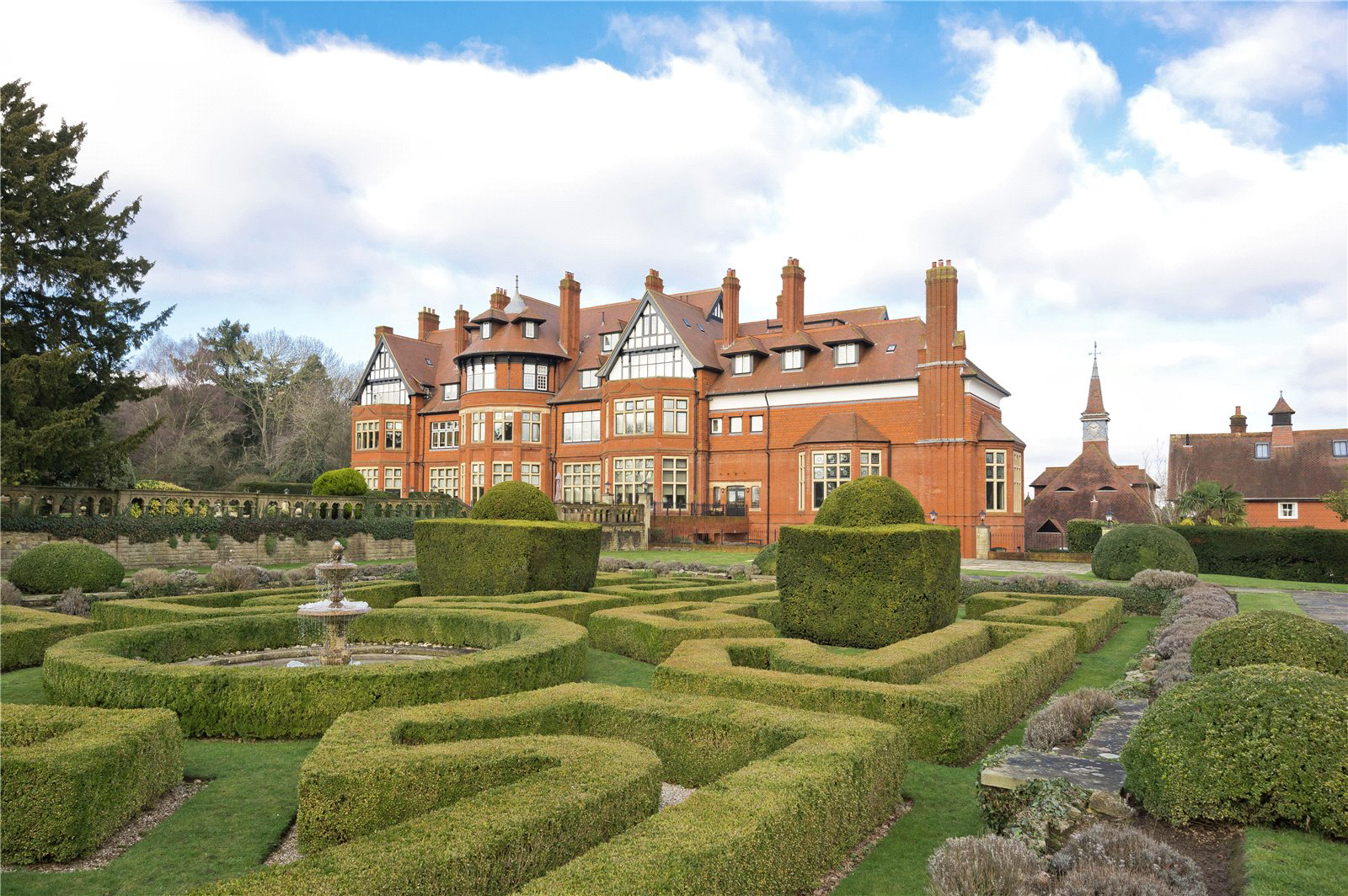 Hatchford Manor, Ockham Lane, Cobham, KT11