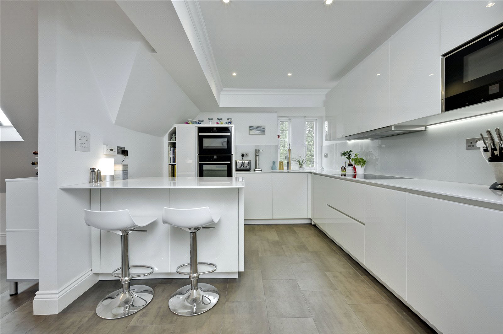 Hatchford Manor, Ockham Lane, Cobham, KT11, photo 9