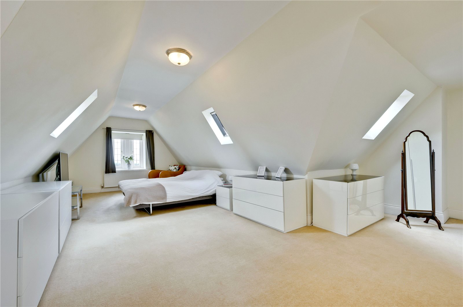 Hatchford Manor, Ockham Lane, Cobham, KT11, photo 10