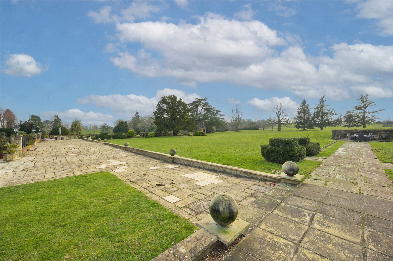 Hatchford Manor, Ockham Lane, Cobham, KT11, photo 22