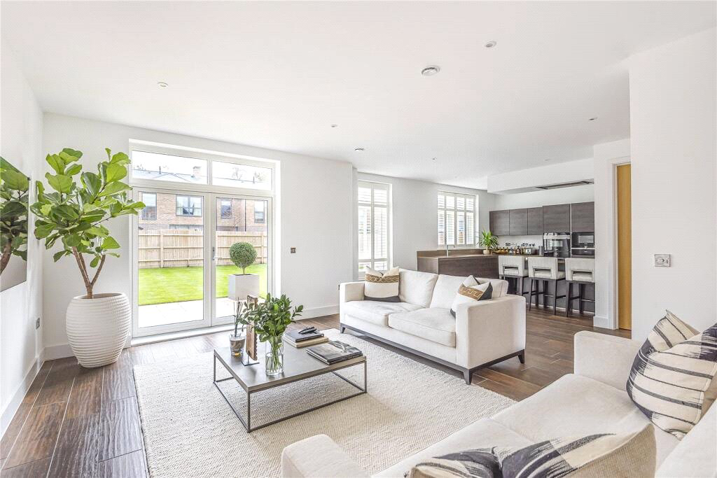 Vickers Close, Longcross, Surrey, KT16, photo 2