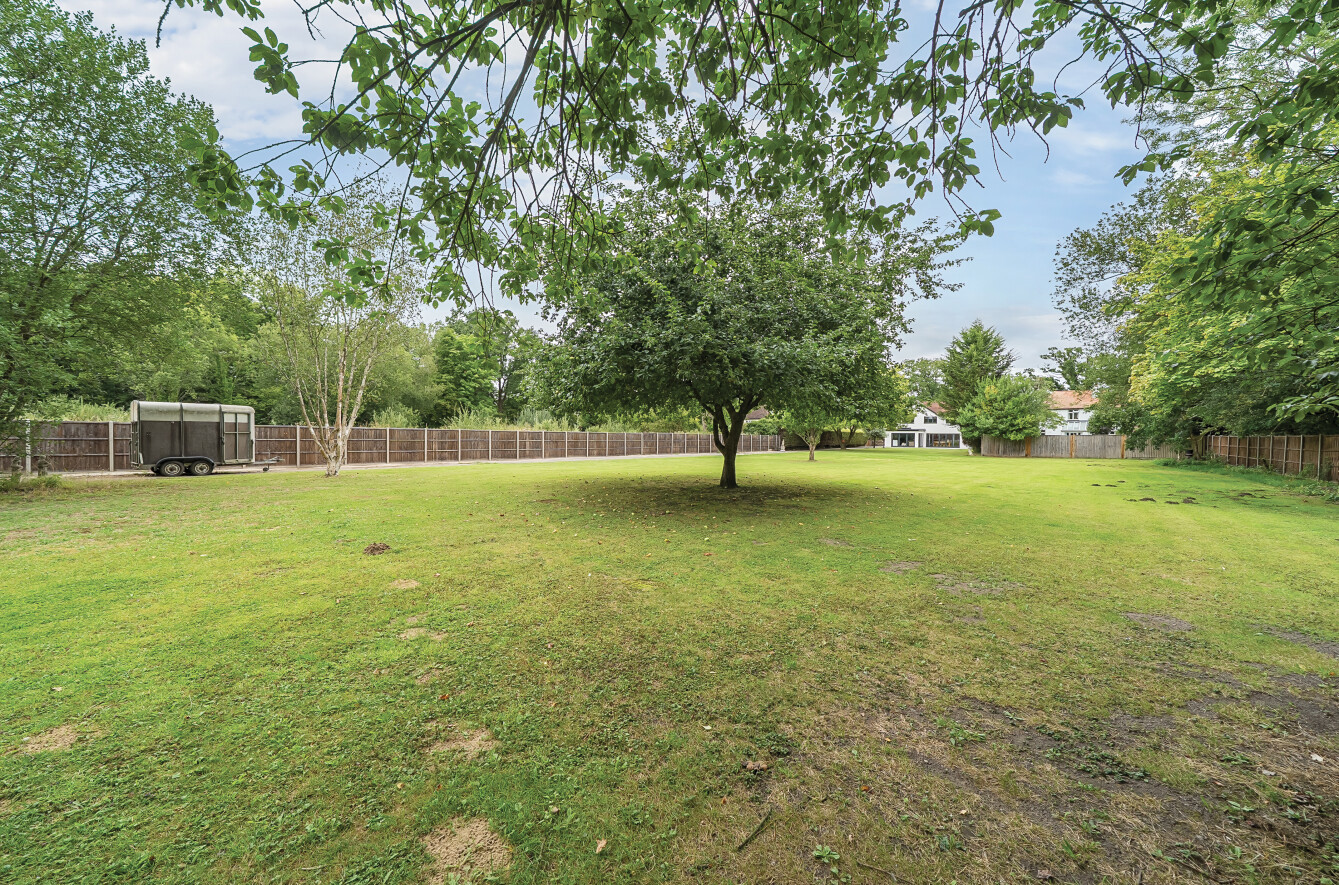 New Lane, Sutton Green, Guildford, Surrey, GU4, photo 29