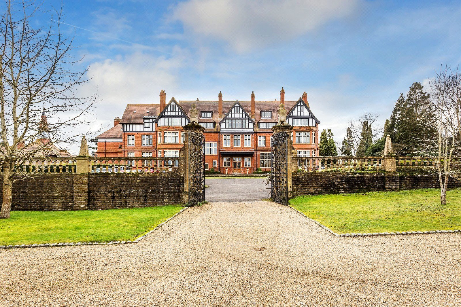 Hatchford Manor, Ockham Lane, Cobham, KT11
