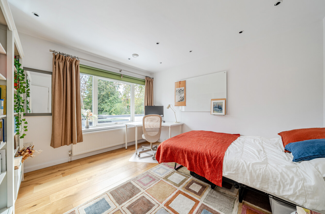 Hockering Road, Woking, Surrey, GU22, photo 33