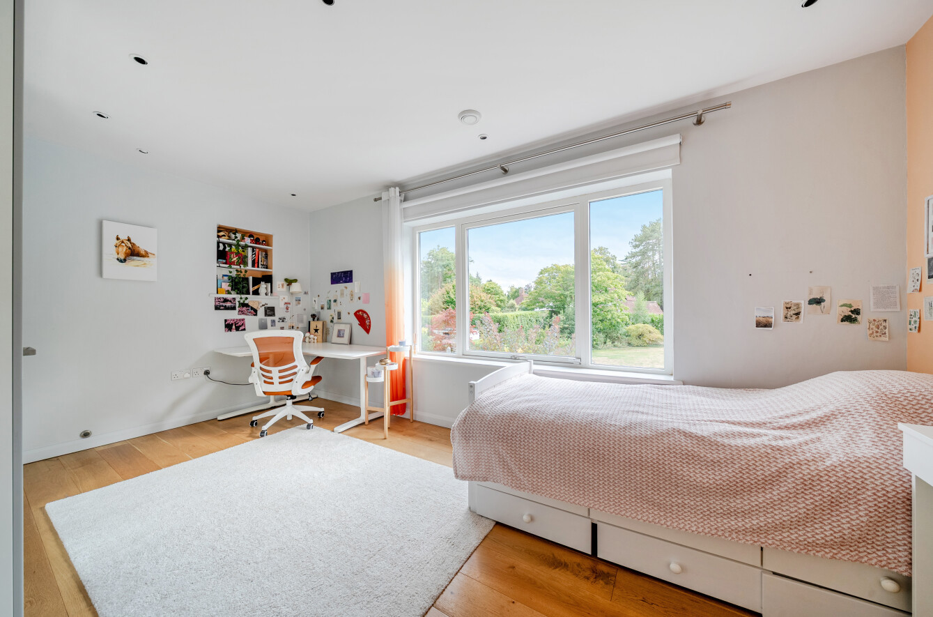 Hockering Road, Woking, Surrey, GU22, photo 31