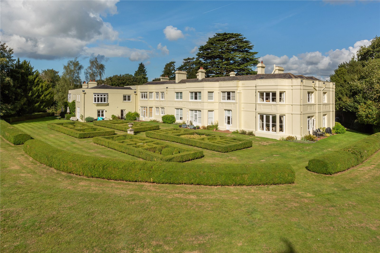 London Road, Dorking, Surrey, RH5