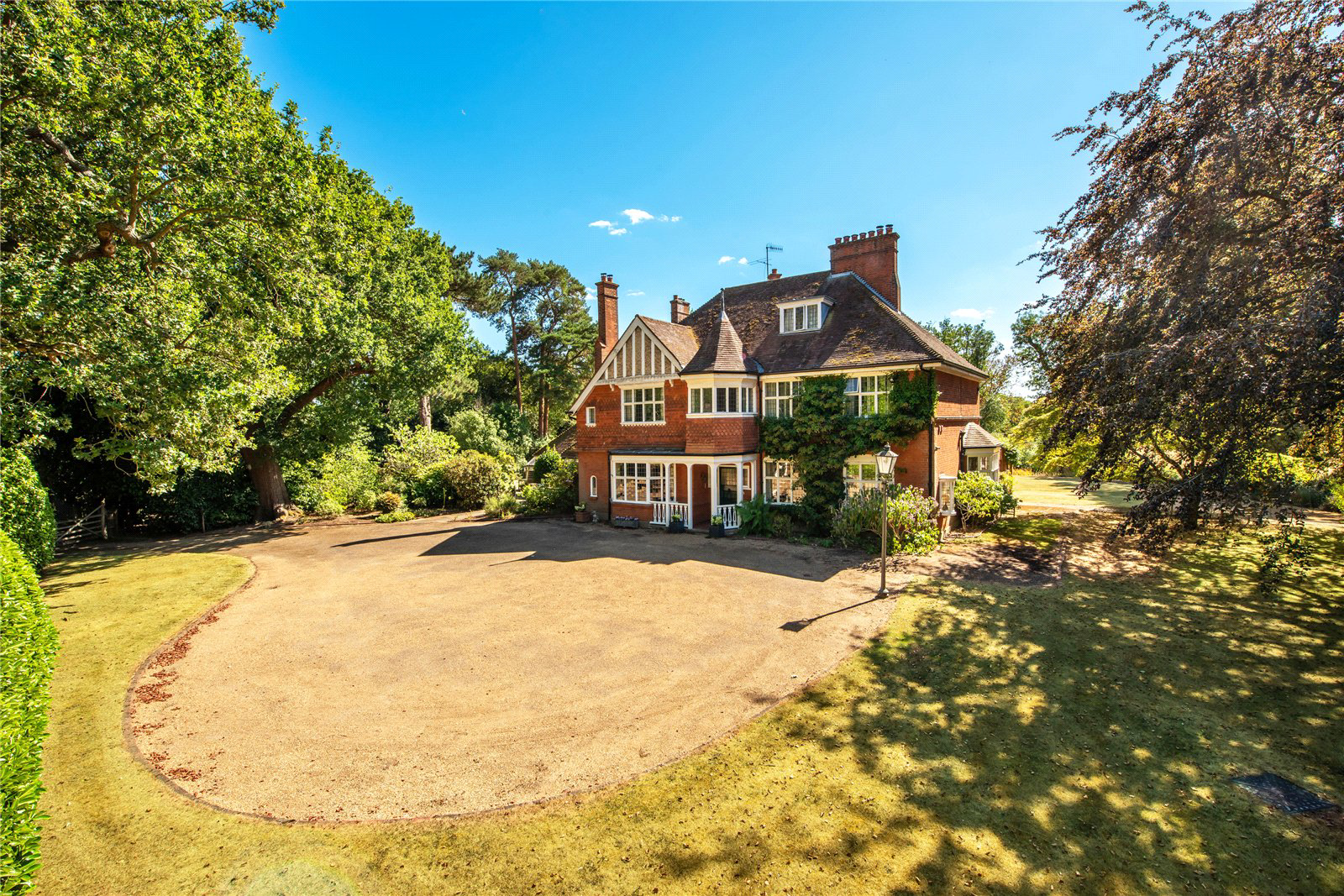 Woodlands Road, Leatherhead, Surrey, KT22