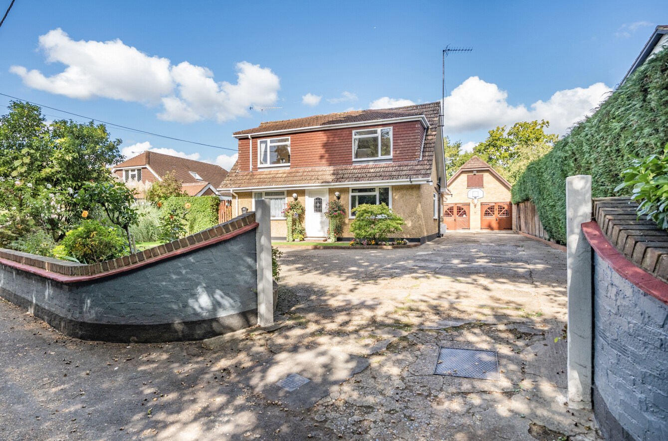 Fenns Lane, West End, Woking, GU24
