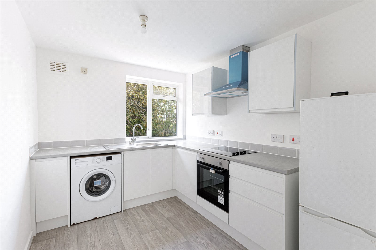 Pennant Crescent, Lakeside, Cardiff, CF23, photo 2