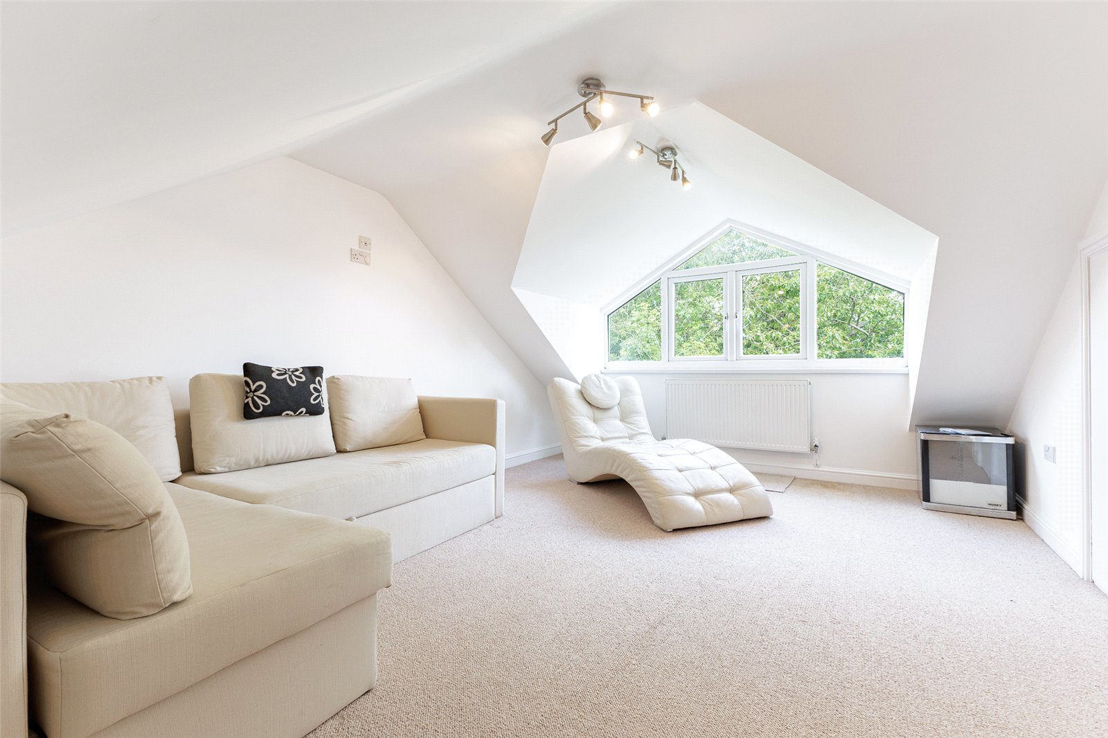 Allen Close, Old St Mellons, Cardiff, CF3, photo 23