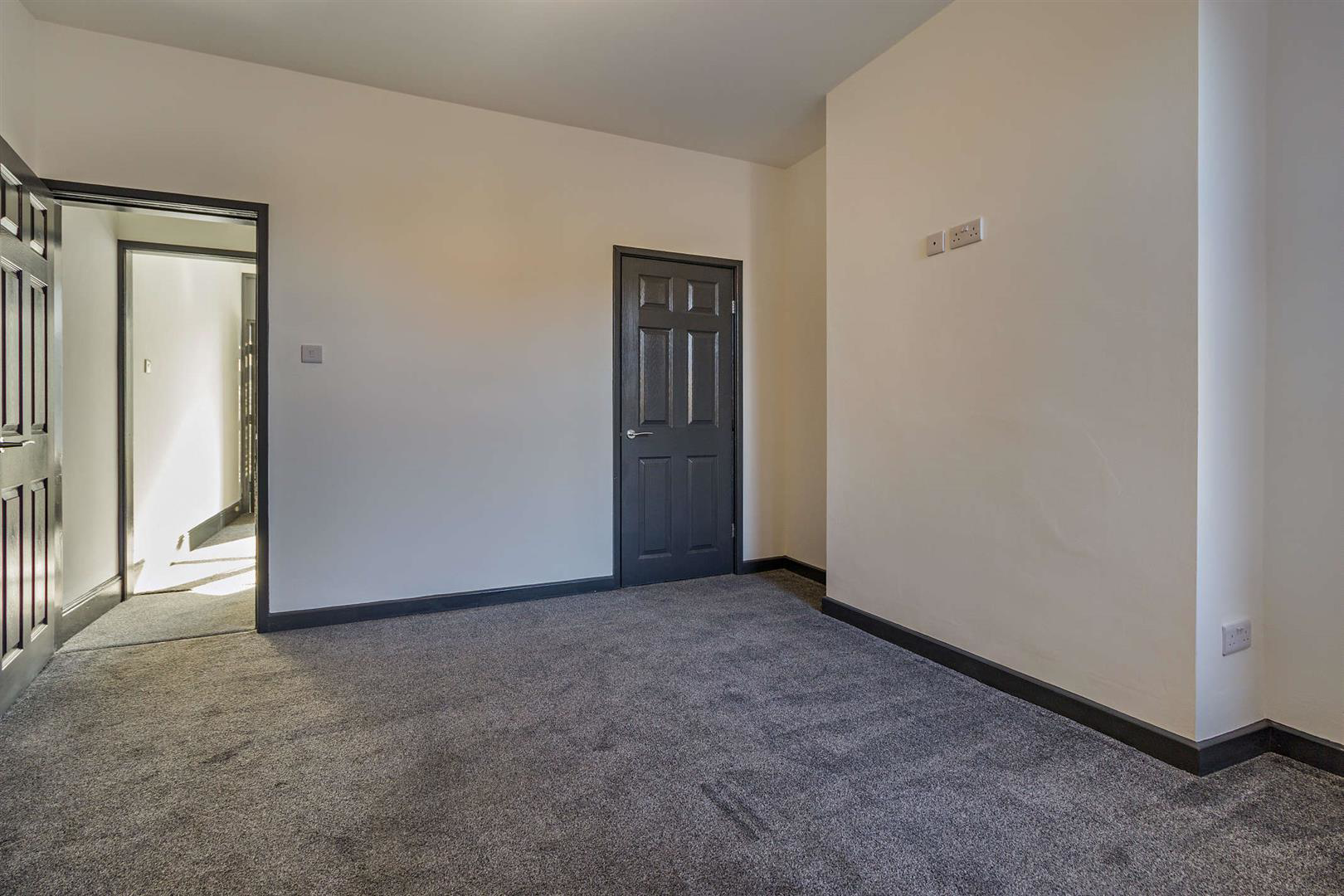 8702504-interior03-800.jpg