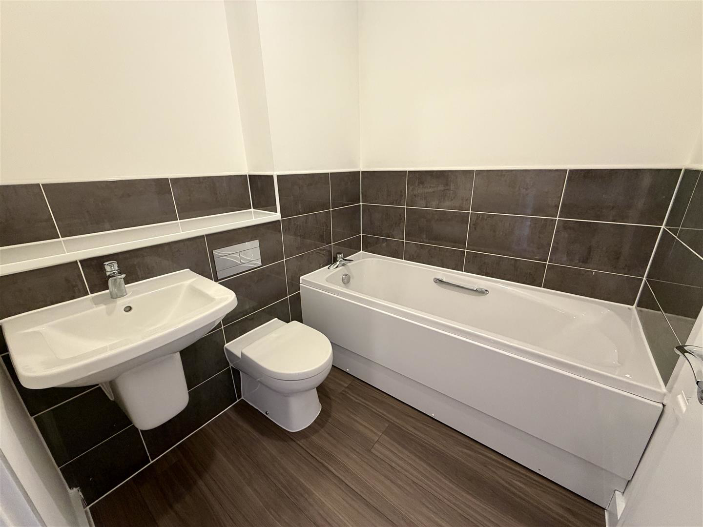 Swan Road, Lakeside, Doncaster, photo 10