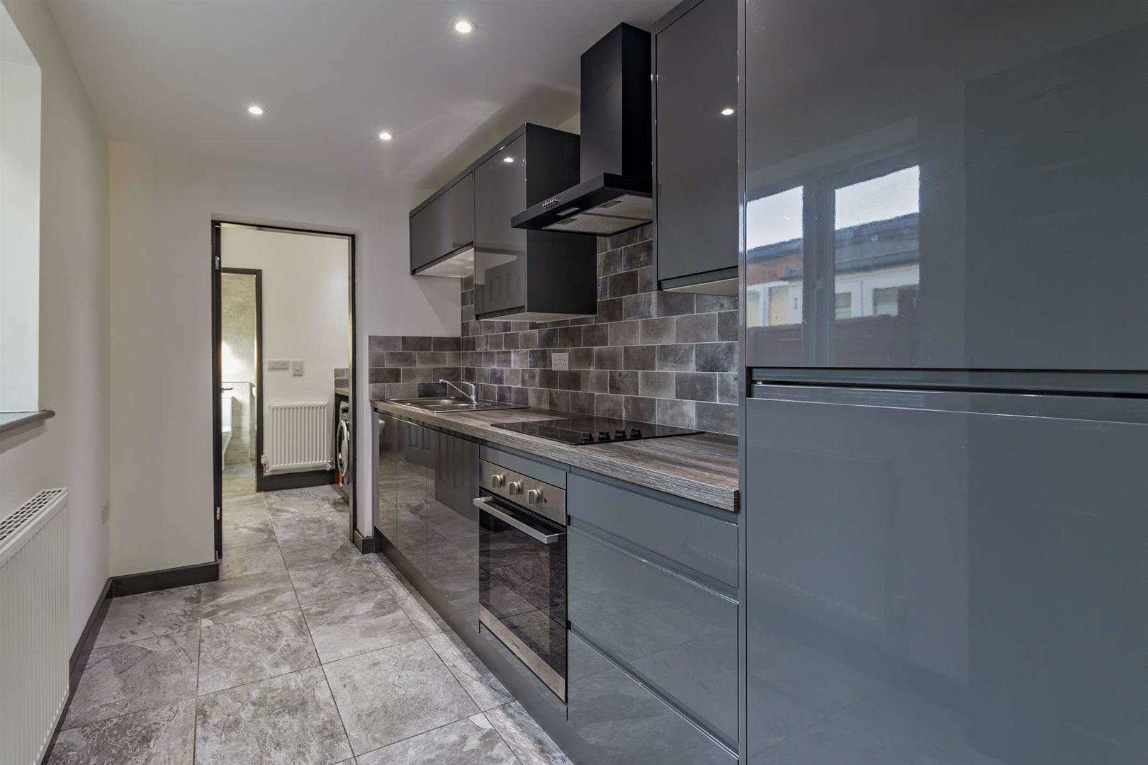 8702504-interior06-800.jpg