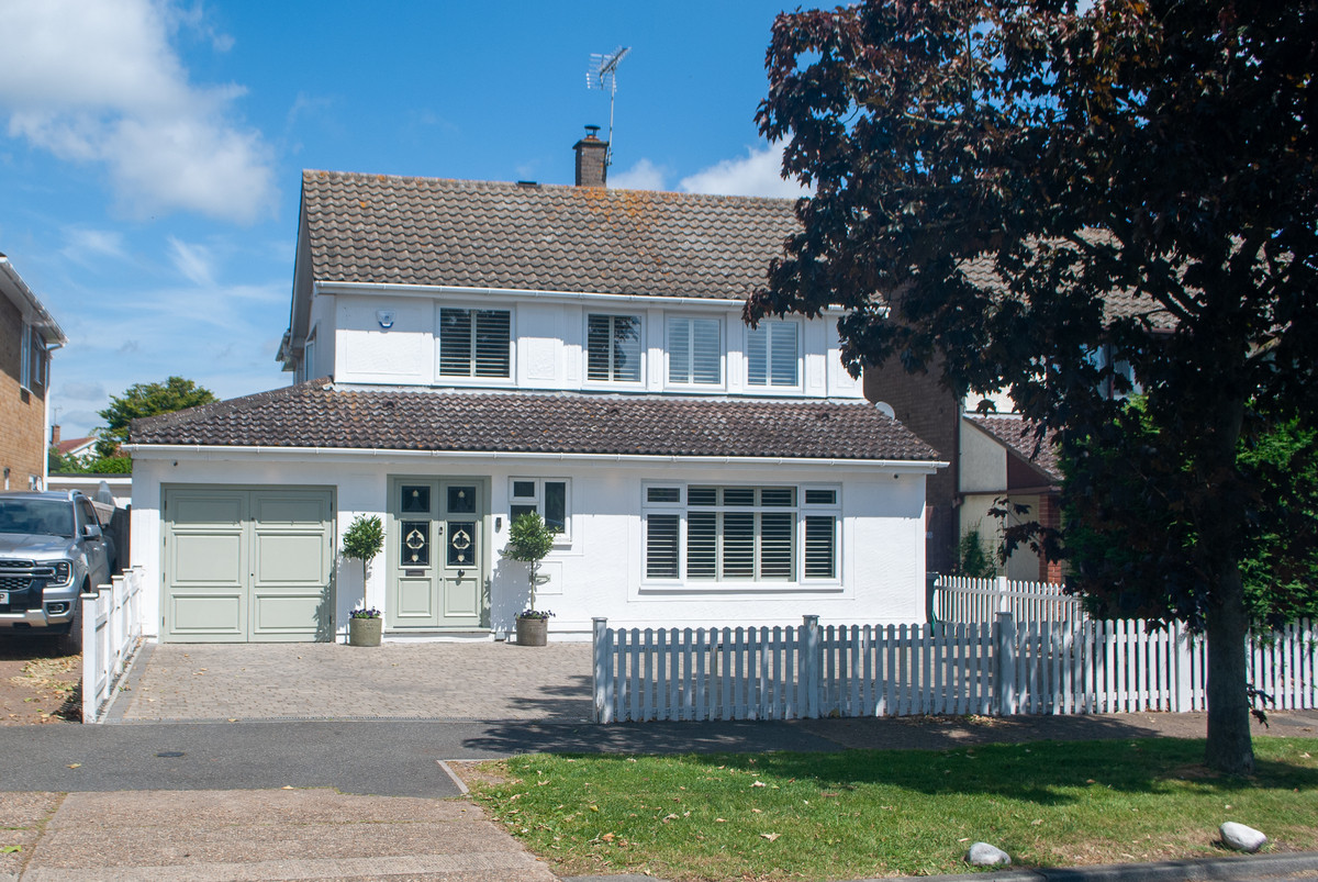 Scrub Lane, Benfleet, SS7 2