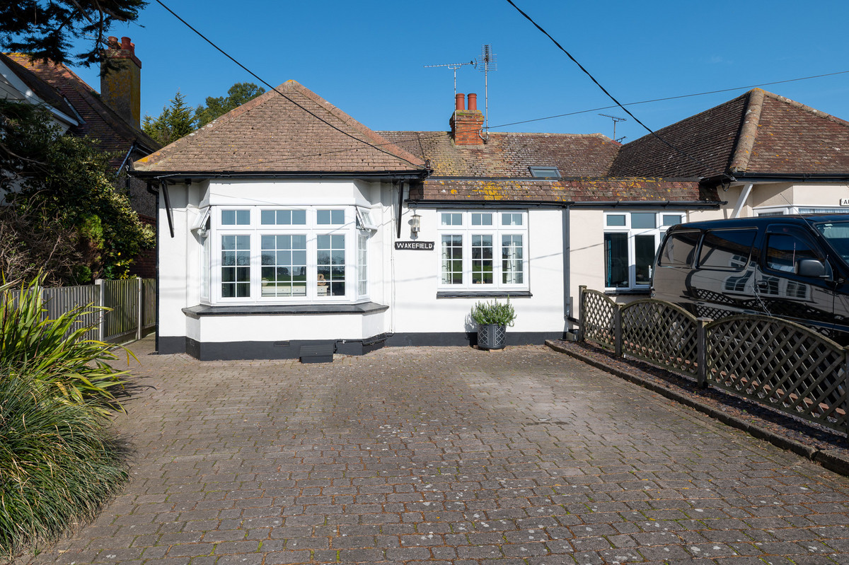 Barrow Hall Road, Little Wakering, SS3 0