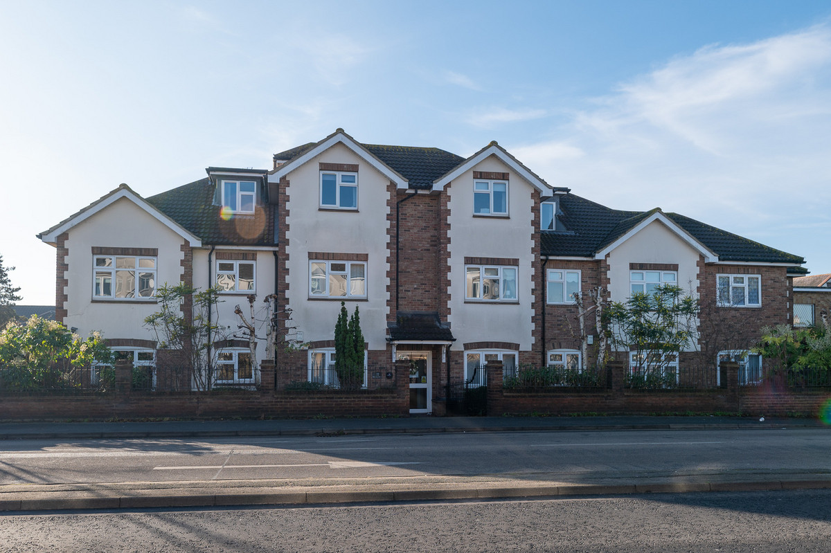 London Road, Benfleet, SS7 2