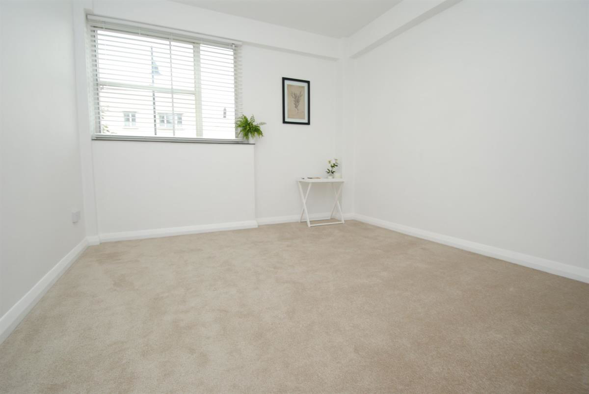 St. Clements Court East, Broadway West, Leigh-on-Sea, photo 5