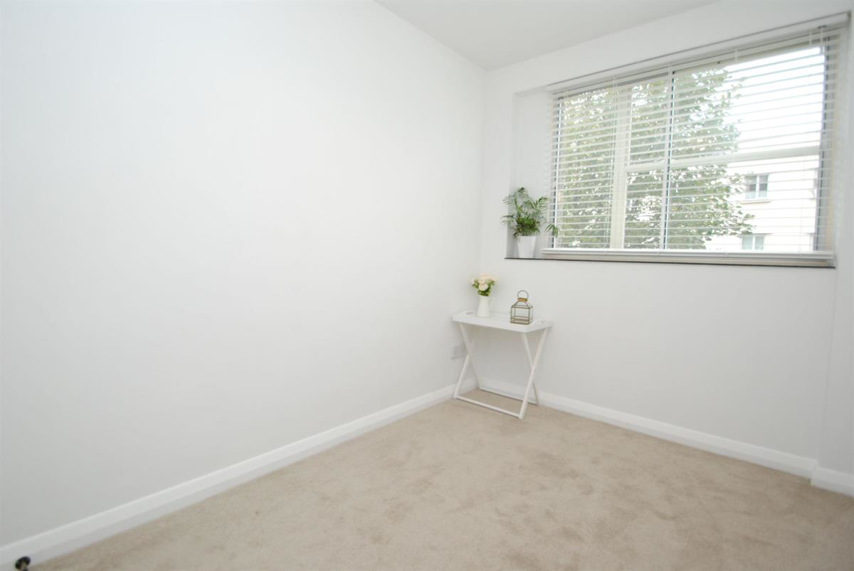 St. Clements Court East, Broadway West, Leigh-on-Sea, photo 6