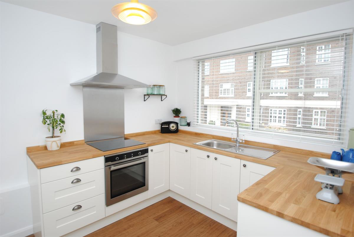 St. Clements Court East, Broadway West, Leigh-on-Sea, photo 2