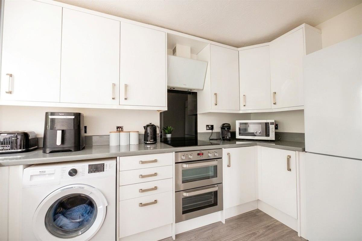 Spencer House, Ensign Close, Leigh-on-Sea, photo 2
