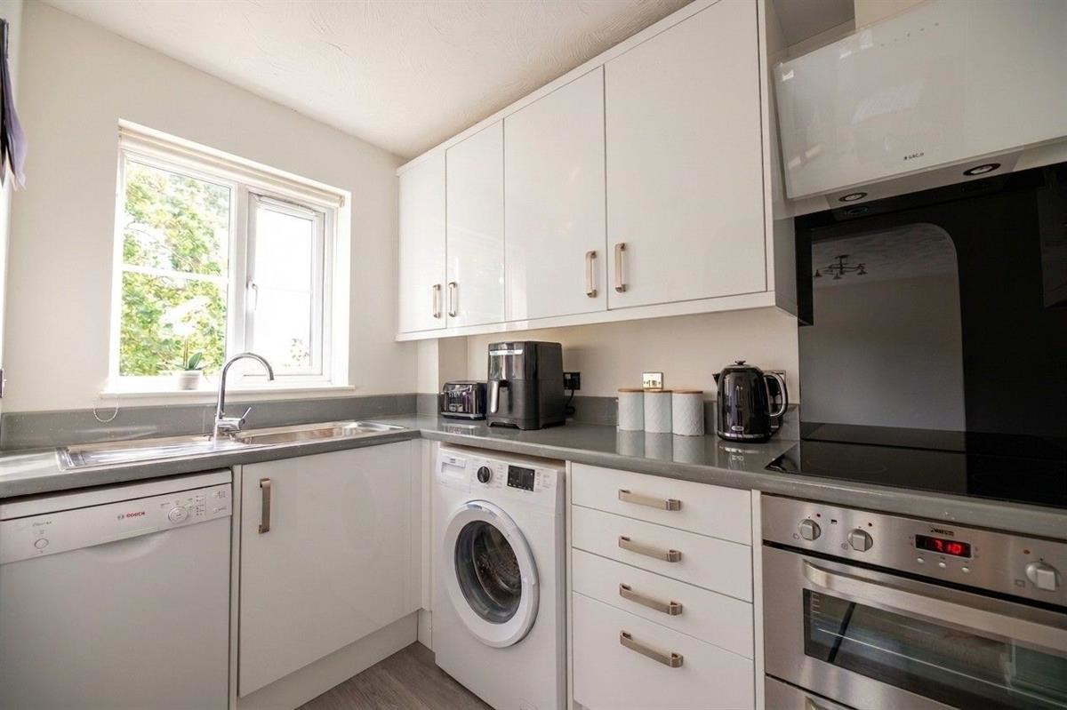 Spencer House, Ensign Close, Leigh-on-Sea, photo 6