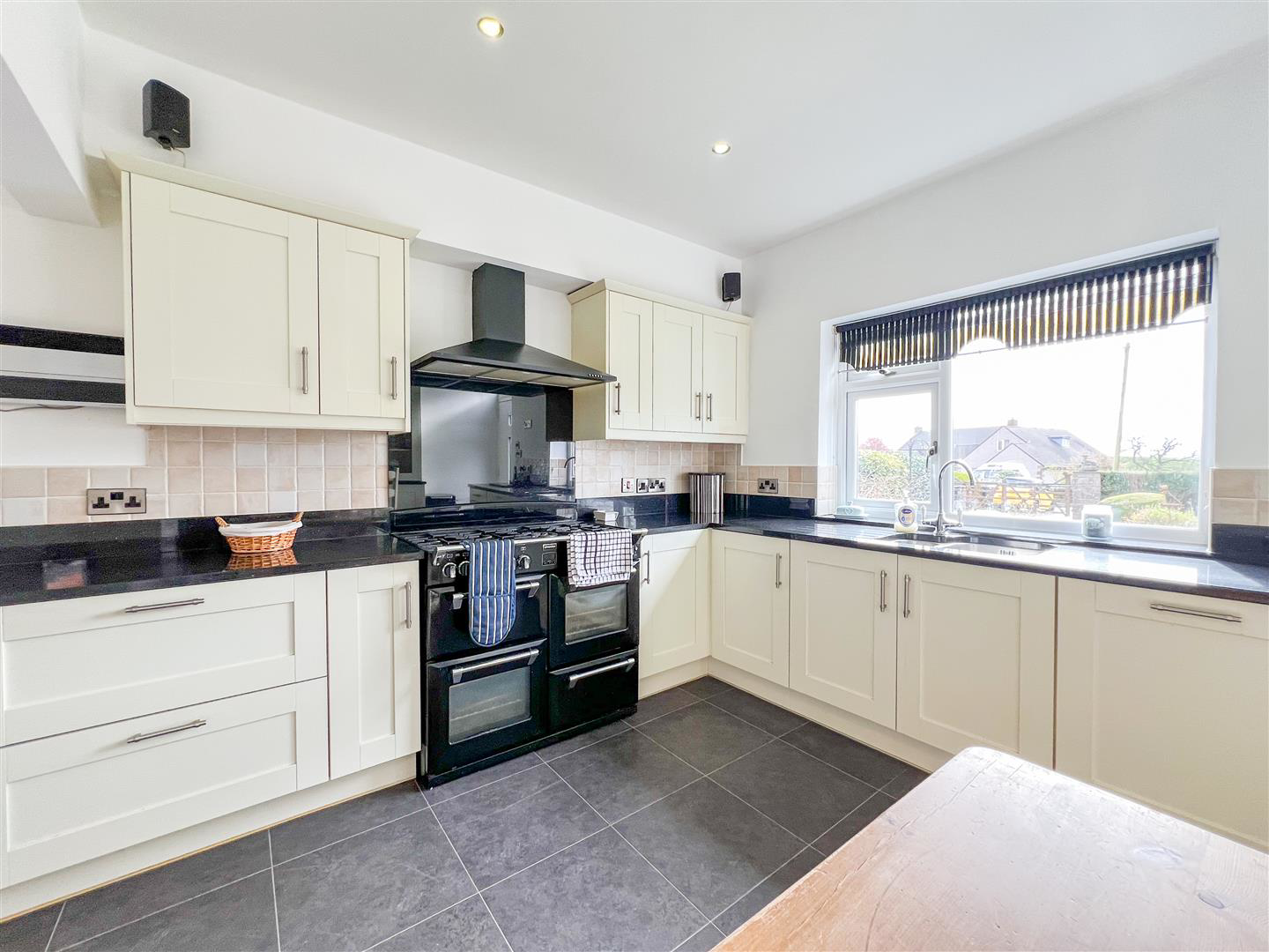 High Street, Ipstones, ST10 2LU, photo 8