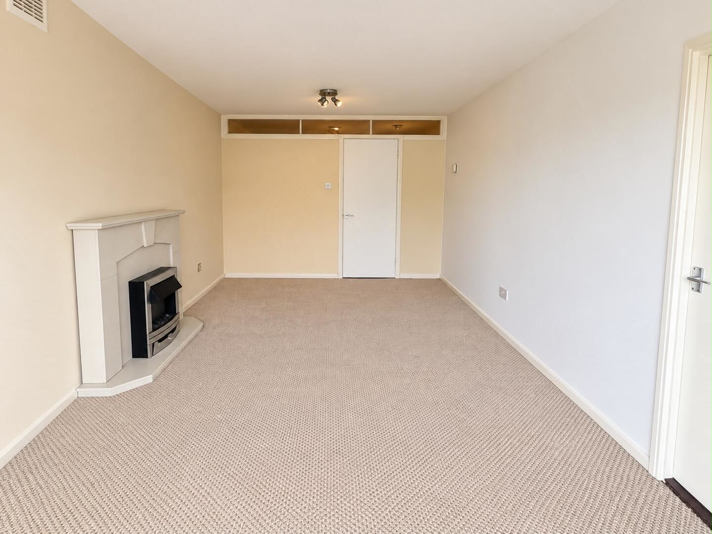 Stuart Court, Macclesfield, photo 3