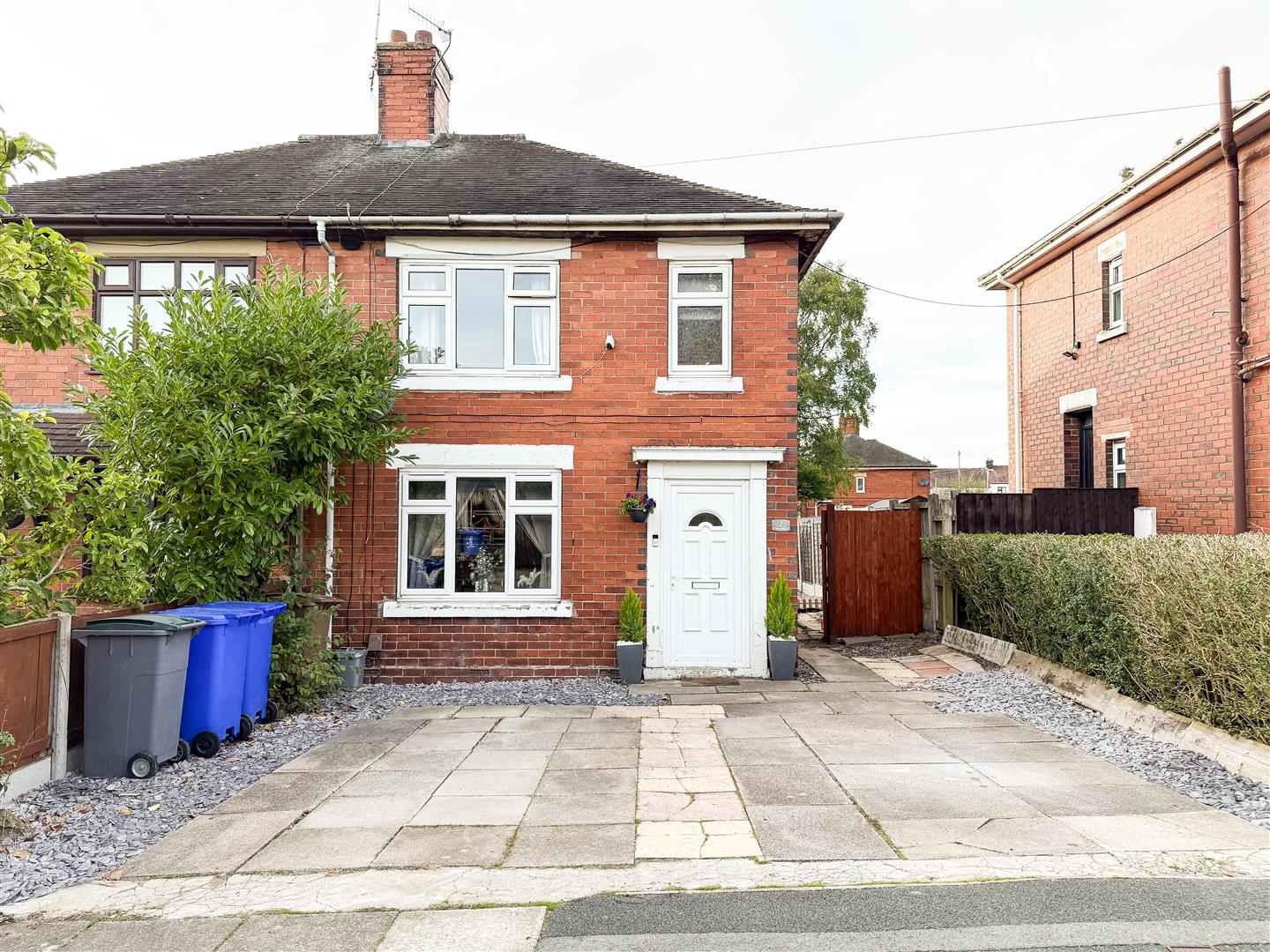 Dale Avenue, Ball Green