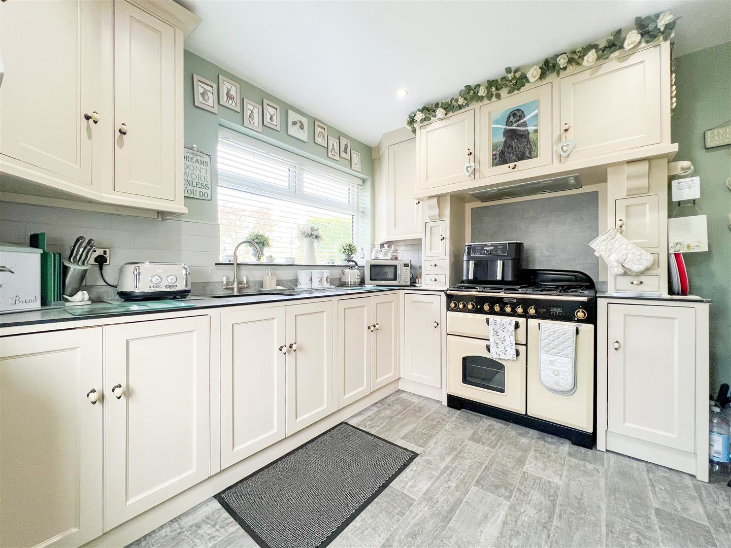 Woodside Avenue, Brown Edge, ST6 8RX, photo 2