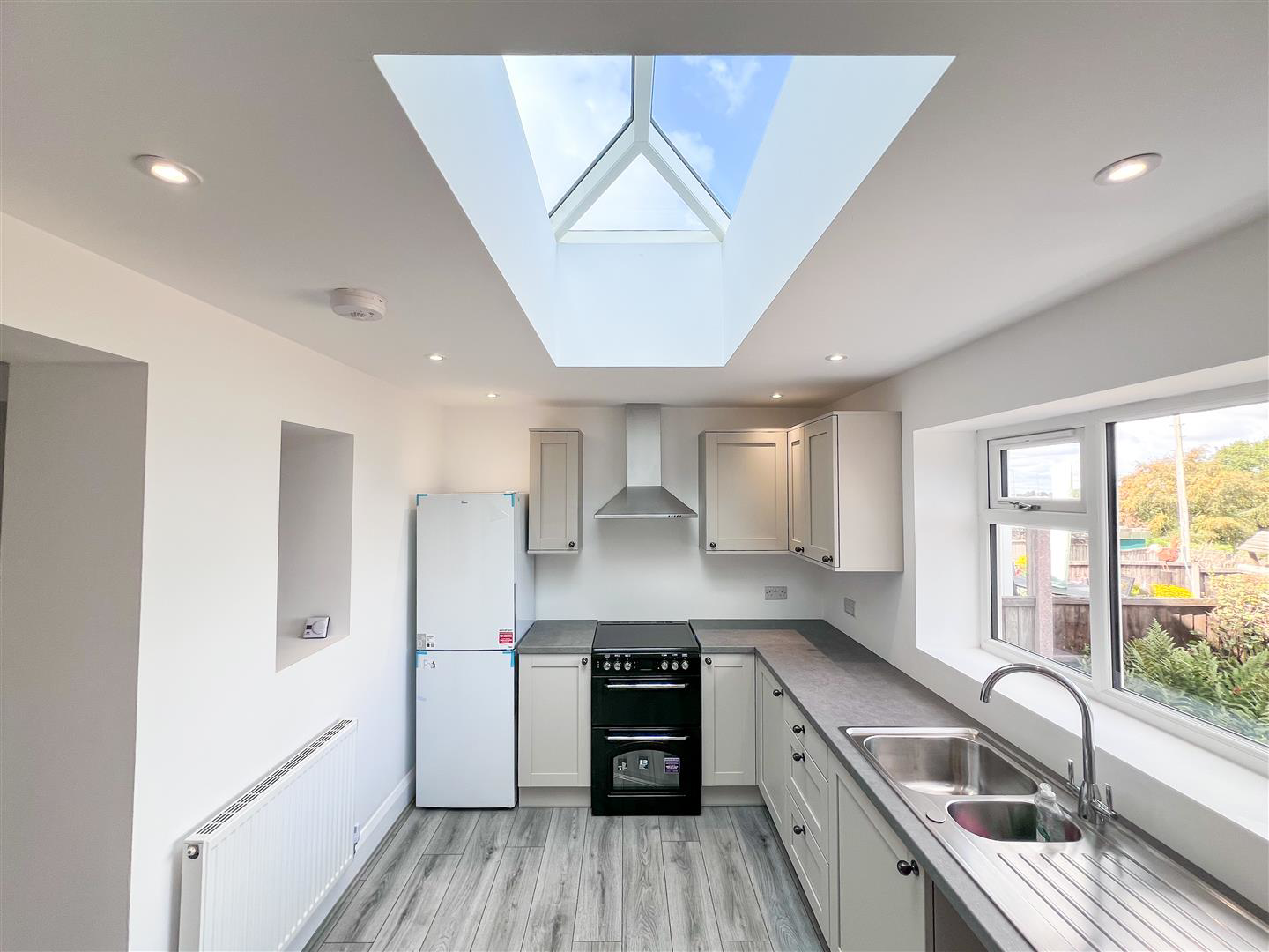 Kitchen / Dining Area