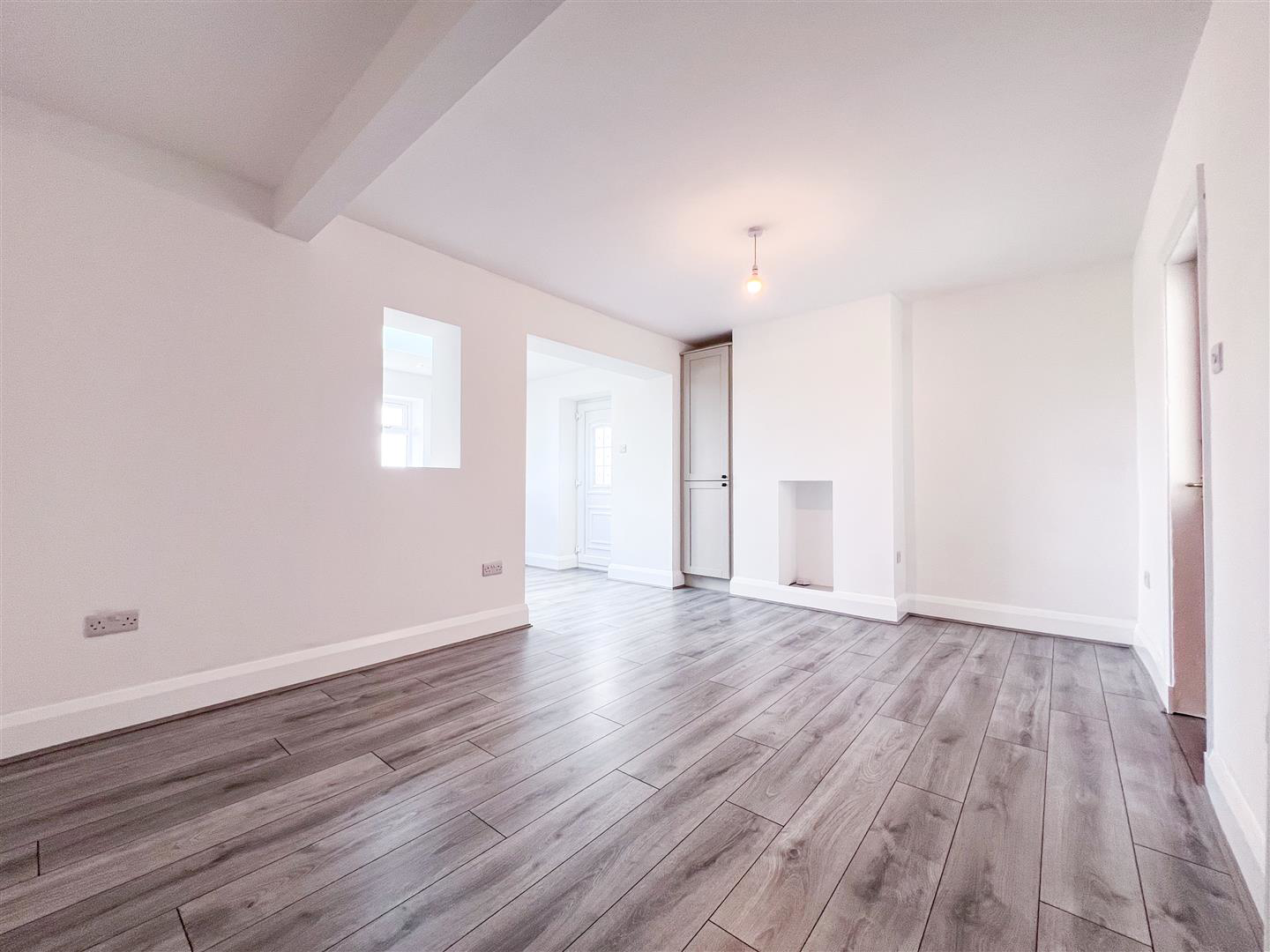 Kitchen / Dining Area