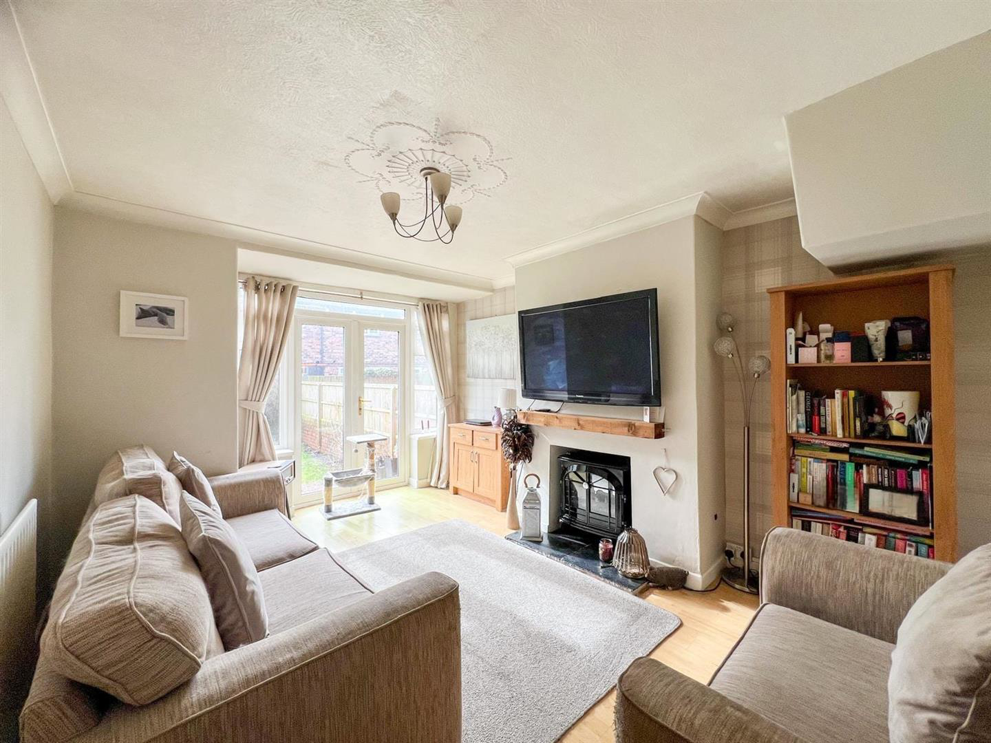 Hillswood Avenue, Leek, ST13 8EQ, photo 2