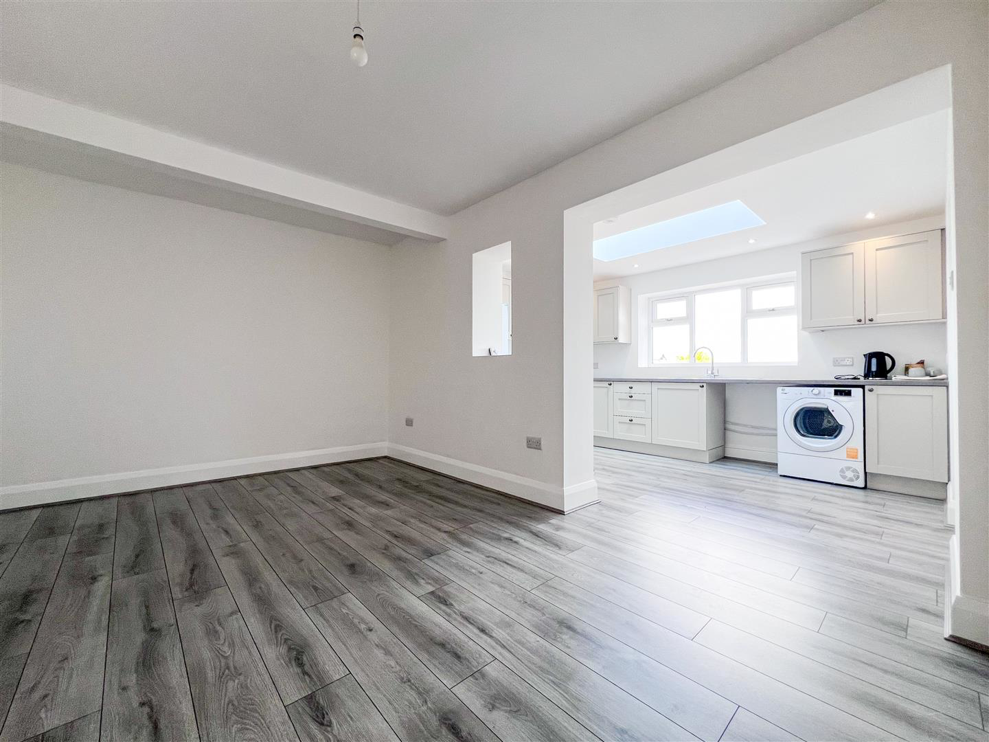 Kitchen / Dining Area